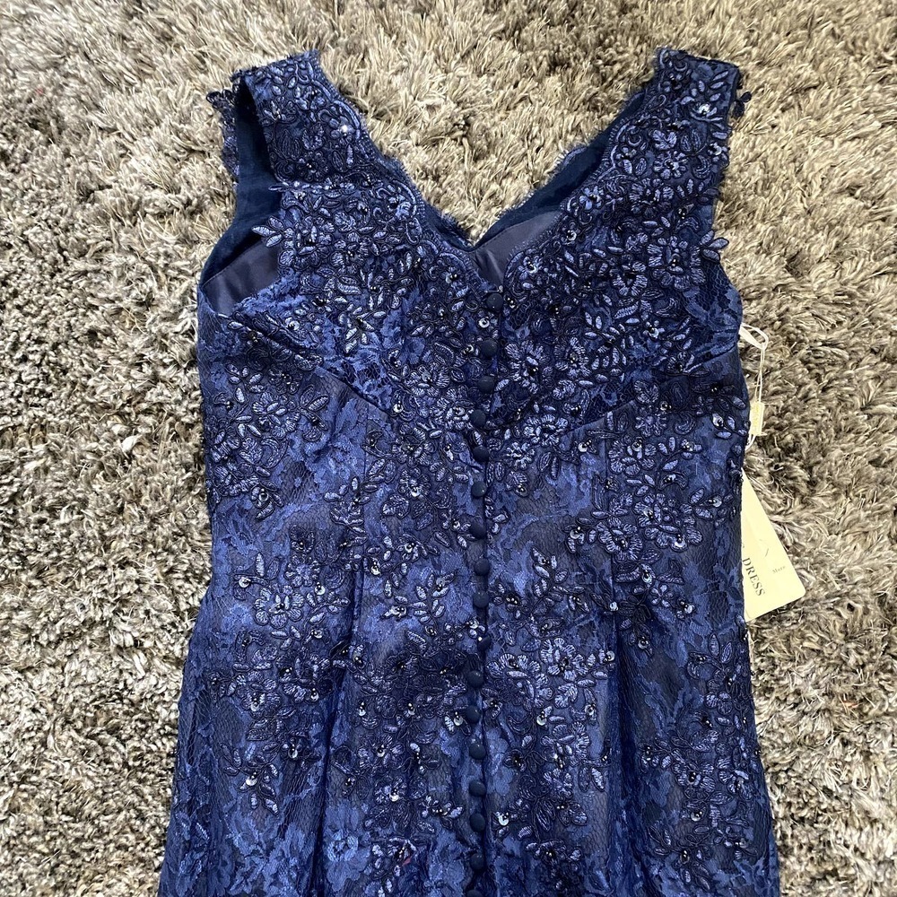 Make You Pretty V-Neck Lace and Beaded Formal Dress in Navy, Size 12 - Picture 4 of 5
